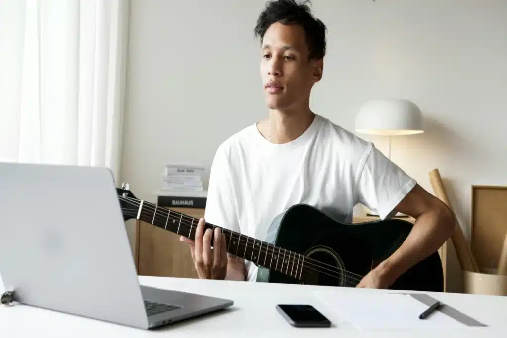 8 raisons de prendre des cours de guitare à domicile